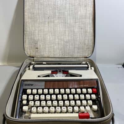 Brother Deluxe 1350 Automatic Repeat Spacer typewriter