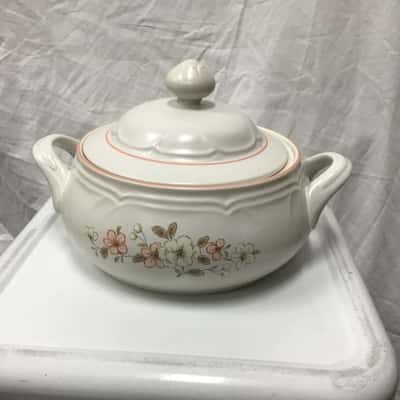 Countryware genuine stoneware peachwood Casserole w/cover