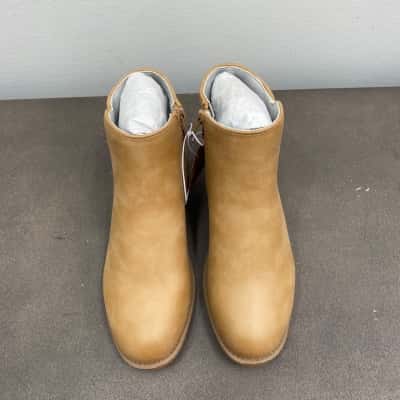 Candy Kids  Size 33 Shoes/ Boots Light Brown 
