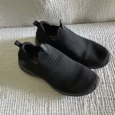 Skechers Womens  Size 3 Sneakers Black  