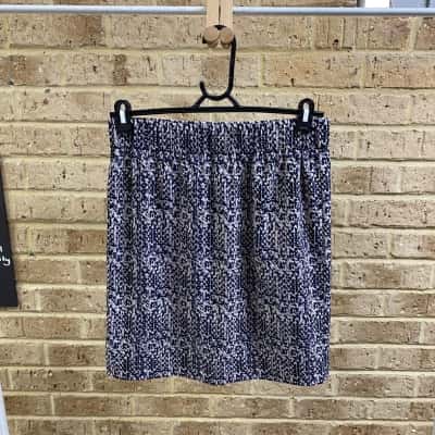 Ann Taylor Womens pattern skirt Size 2 