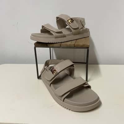 Womens Ravella Hendrix Size 8.5 Sandals Nude 