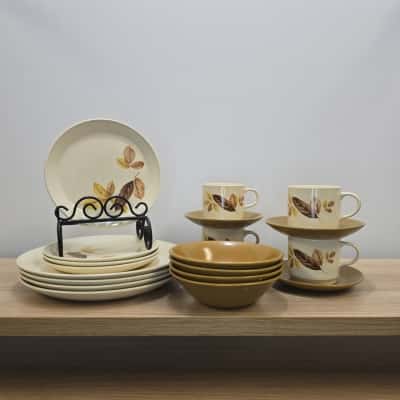 Johnson Of Australia Vintage 20 Piece Dinner Set