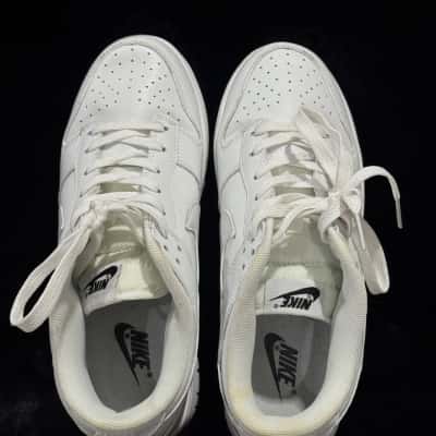 Nike Womens  Size 8 Sneakers White 
