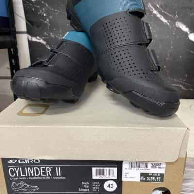  Giro cylinder cycling shoes   Size 43 Black  / Teal new 