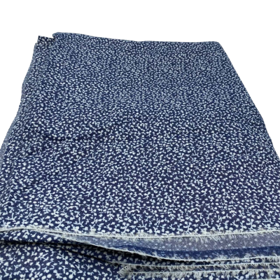 mix fabric.  Small blue flowers.  138 x 210 cm.