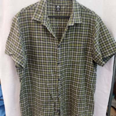Macpac Mens  Size XL Short Sleeve Shirt Beige / Blue / Green 