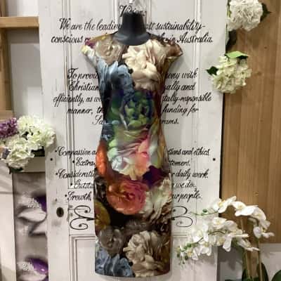 Ted Baker London Brand! NWOT THICK FORM FITTING SLEEVELESS MIDI DRESS! Womens  Size 1 / 8 Midi Dress / Sleeveless Dress  Floral / Multicoloured / Pattern 