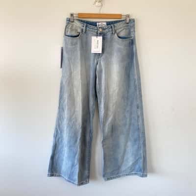 Princess Polly Petite Light Wash Denim Ramos Low Rise Jeans  Size 8 