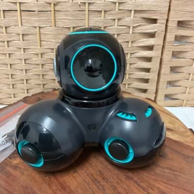Wonder Workshop Cue Coding Robot Interactive learning kids boy girl 