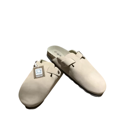 BNWT qomfort Womens  Size 40 Suede Loafers Beige 