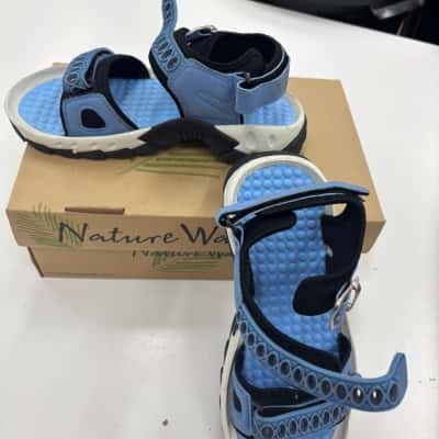 Nature walk sandals unisex  Size 7.5 