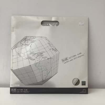 Globe - sectional and colour in kit 