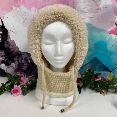 Near new all in one  Unisex beenie/neck warmer with adjustable tassel