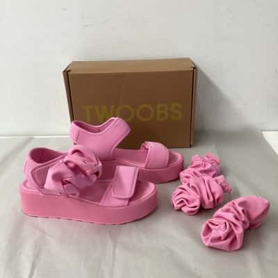 NEW - TWOOBS Womens  Size 36 Pink  sandles