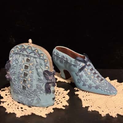 Blue embroidered shoe and handbag figurines + 3 handmade doileys 