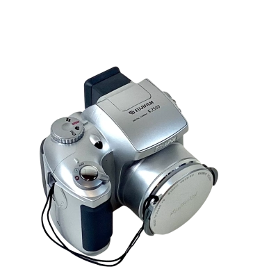 Fujifilm FinePix S3500 digital camera featuring a 6x optical zoom lens