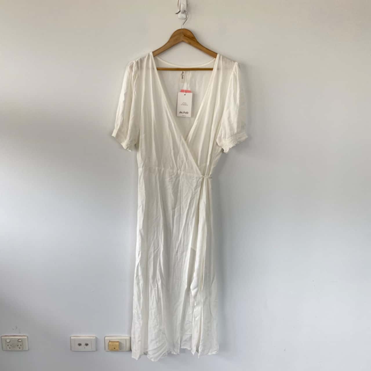 The Frolic White Short Sleeve Wrap Mini Dress Size 16/XXL(s)