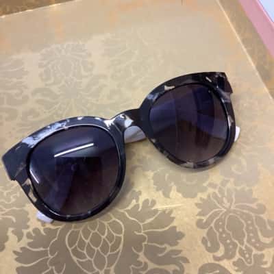 Guess women’s sunglasses 