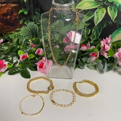 Bulk lot of gold tone jewellery 5 pieces 