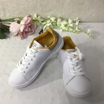 Goldstar Womens Size 39 White / Gold Trim Lace up Sneakers (new)
