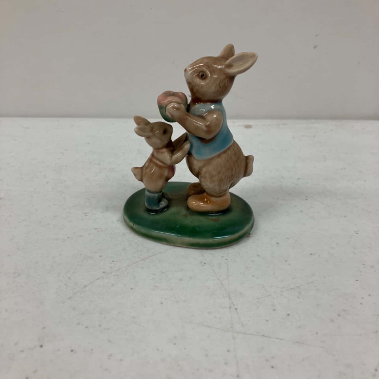 Rabbit Figure W/Baby Rabbit Figure (s)
