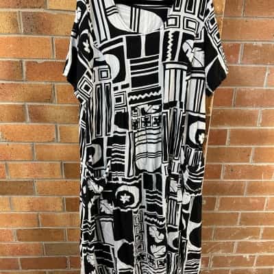 Virtuelle Womens  Size 18 Maxi Dress Black  / Pattern / White 