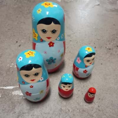 Set 5 Nesting / Matryoshka Dolls