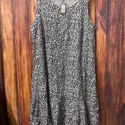 Autograph   Size 24 Black  / White linen blend dress new 