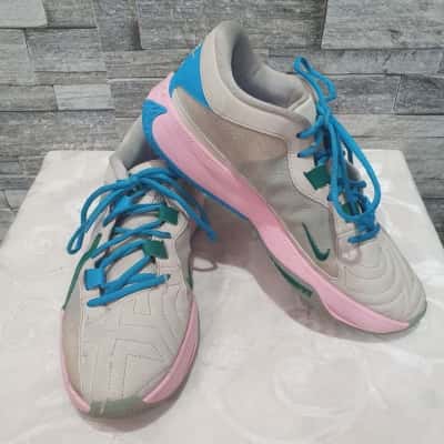 Nike Womens  Size 8.5 Sneakers Blue / Green / Multicoloured / Pink  