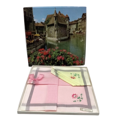 Quirky Vintage 2 ONLY Women's Boxed Handkerchiefs Made In Ireland     (LM)
