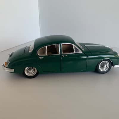 Maisto 1959 Jaguar Mark II Diecast Model, 1:18 Scale