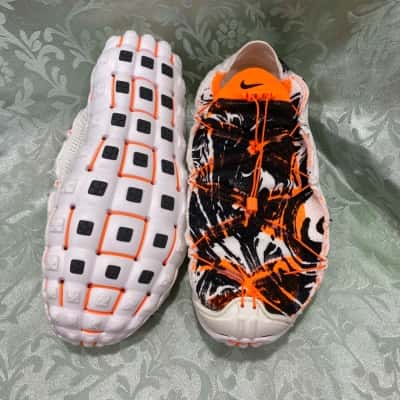 Nike Unisex  Size 9 Black  / Orange / White Shoes