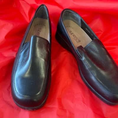 Diana Ferrari Womens  Size 7 Black  