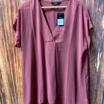 Sara dusty pink   Size 18 top new 