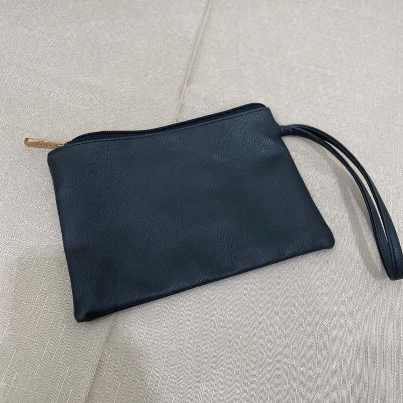 black pouch purse