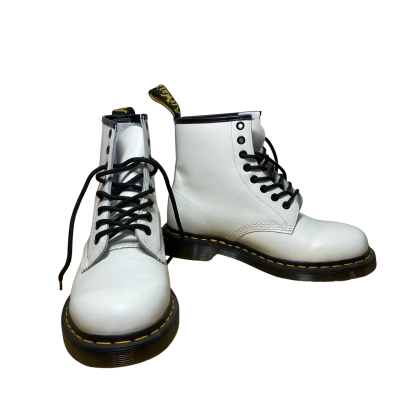 Dr Martens 8 eye white boot Size 6 