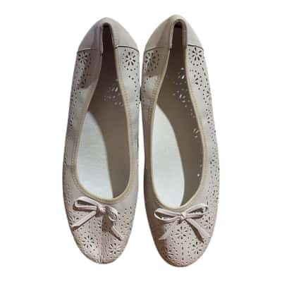 Klouds Womens  Size 42 Flats