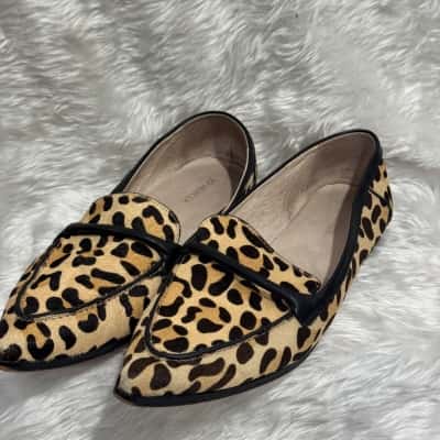  Womens  Size 41 Animal print pointed toe flat shoes