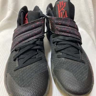 Nike Kyrie 2 Mens  Size 9 Sneakers Black  / Red / Silver 