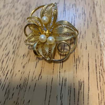  Vintage Gold-tone Filigree Flower Brooch with Pearl Beads