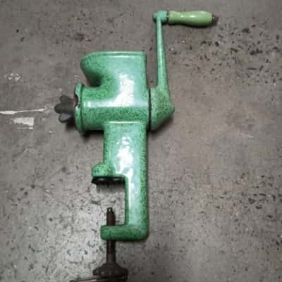 Harper Enamelled Mincer