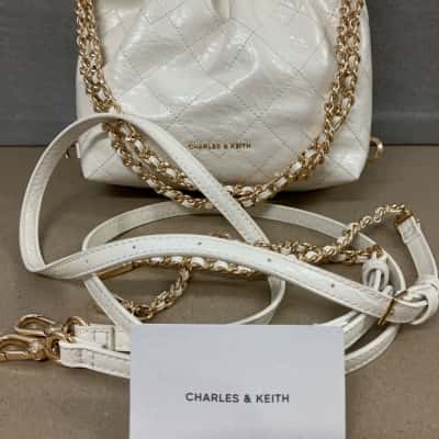 Charles & Keith, Hobo chain Bag in Cream / Gold 