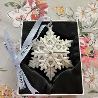 Pandora Limited Edition 2015 Snowflake Christmas Tree Ornament (B24)