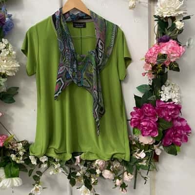  Womens  Size 12 Short Sleeve Top Green 