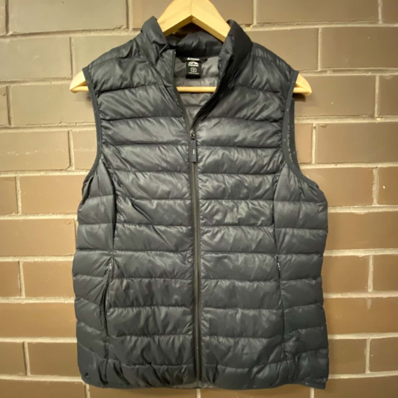 Macpac Womens Puffer Vest Size 12 Black