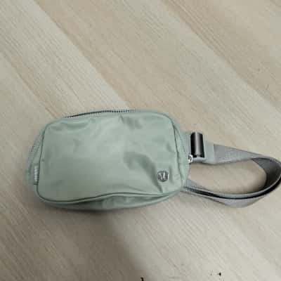 Lululemon Womens Grey Belt Bag VGUC