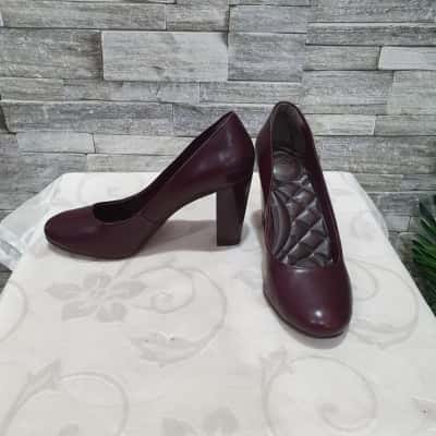  Women's Mr Cat total comfort Size 38 Heels Maroon/wine