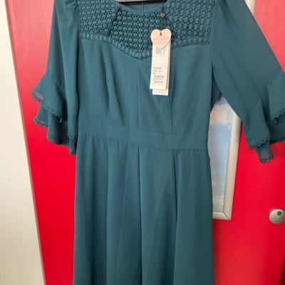 Review Womens  Size 10 Cocktail Dress / Formal Dress / Midi Dress Green 