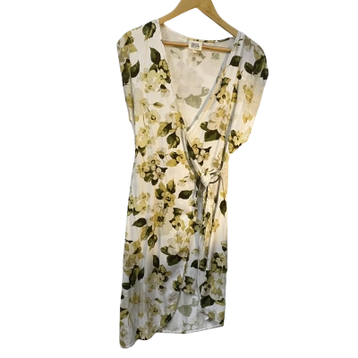 Zulu & Zephyr Womens  Size 8 Wrap Dress Floral / White 